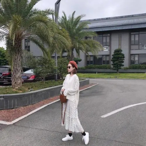 穿着紧身牛仔裤黑丝袜少妇三级片
