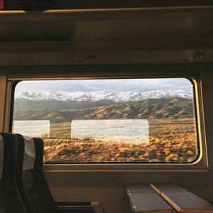 穿着紧身牛仔裤黑丝袜少妇三级片
