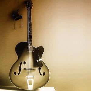 穿着紧身牛仔裤黑丝袜少妇三级片
