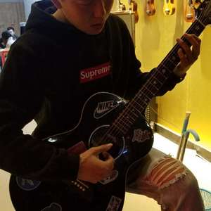 穿着紧身牛仔裤黑丝袜少妇三级片
